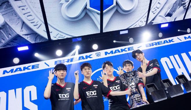 再次吸引了 再次吸引了